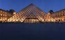 la pyramide de verre du louvre