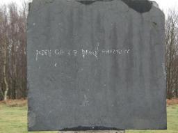 Sepultura de la edad del hierro - Cromlech/Navarra/escultura/Skulptur de Oteiza en recuerdo a Padre Donostia