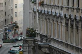 Balkon Fuchstalergasse/von U6-Station Waehringerstrasse Blick nach Osten