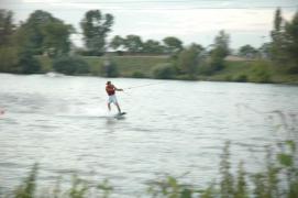 ach ja, "wakeboarding" nennt sich der schilift am wasser offenbar ach ja, "wakeboarding" nennt sich der schilift am wasser offenbar