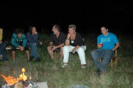 Peter Frosch, Maria, Peter, Elfriede, Thomas/am Lagerfeuer/flash