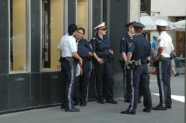 Polizei am Graben/public