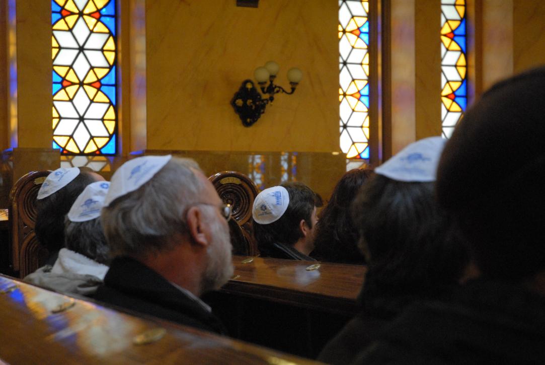 visitors with kippahs