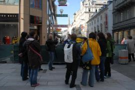 Literaturspaziergang mit /Kaerntnerstrasse, mit Blick auf den Stephansdom, von dessen Spitze, ...