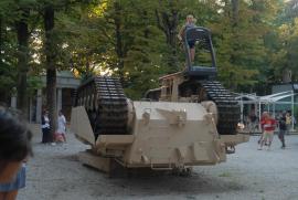 Track and Field/2011/Centurian MK3 tank, motor, treadmill, runners/Giardini della Biennale, American Pavillon