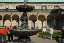 Prague 2013/Hradin: singing fountain (out of order)