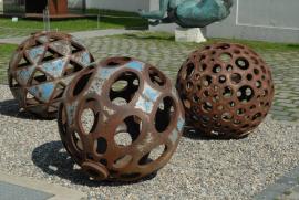 Prague 2013/Kampa Island Museum/Steel Balls