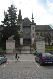 Helvetiaplatz: historisches Museum mit Einsteinmuseum/{{coord|46.9437655,7.4491334|type:landmark_region}}/Bern/Berne Schweiz/Switzerland)