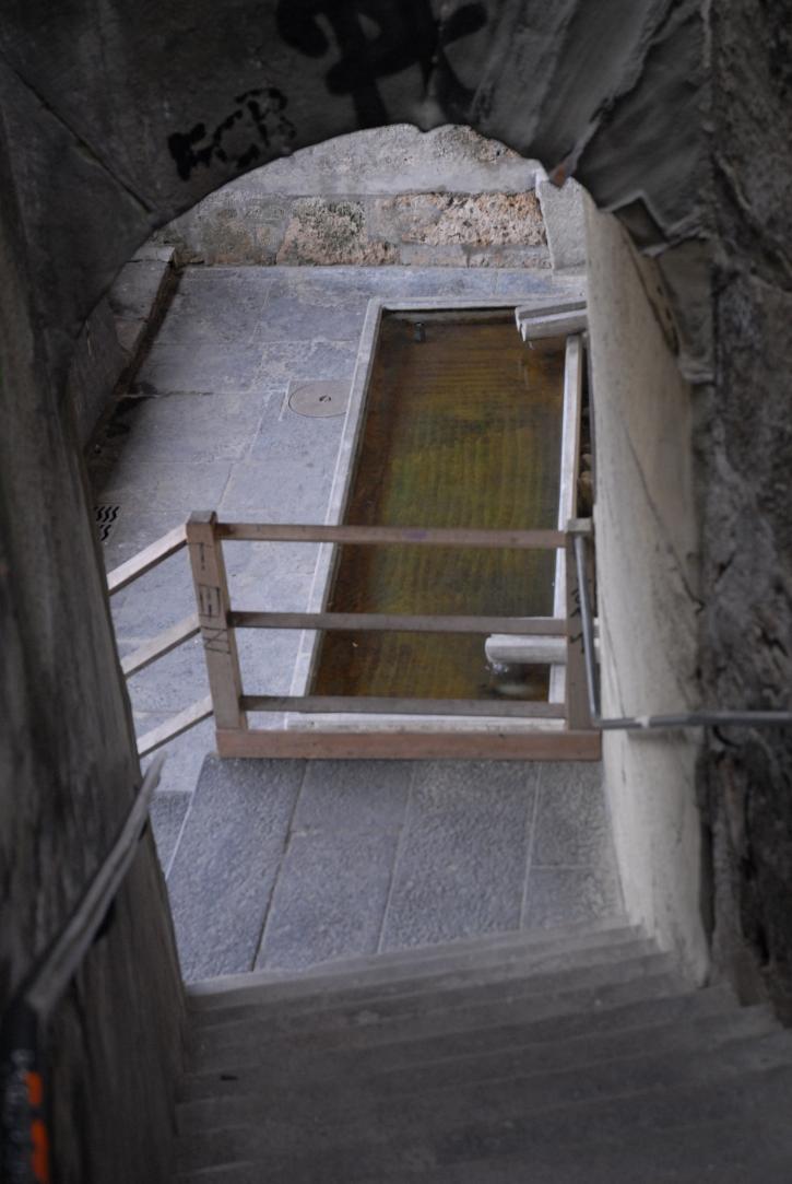 Stettbrunnen - alter Quellbrunnen in der Stadt/Geohack: /Bern/Berne Schweiz/Switzerland)