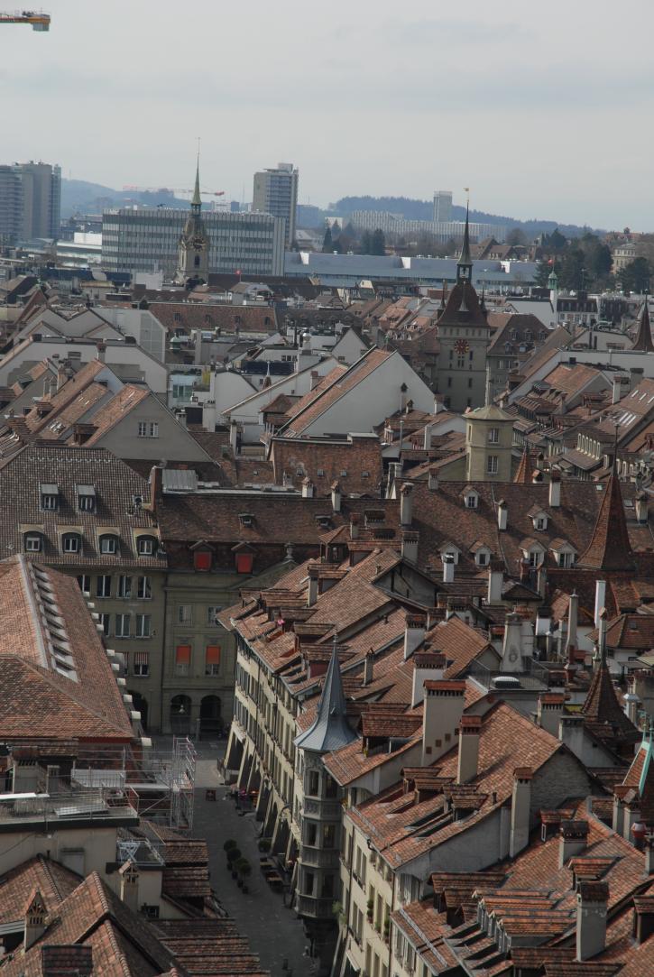 Vom Münster - Detailblick nach Westen über die Dächer von/Bern/Berne Schweiz/Switzerland