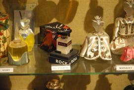 /Museo del Perfume - Rock'n'Roll de Marquay (after a Salvador Dalí Design)/Passeig de Gràcia, 39