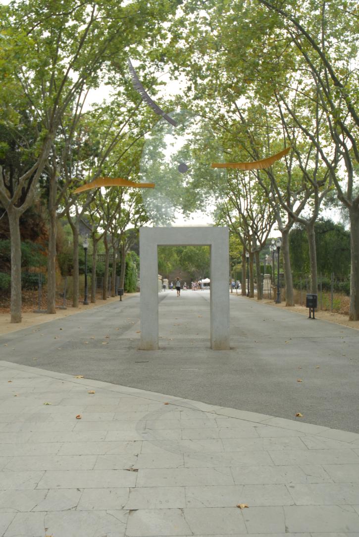 Montjuïc near Museu Nacional d'Art de Catalunya:/sculpture/