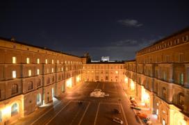 Musei Vaticani: one of the yards at night