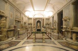 Musei Vaticani: animal statuettes (black cow middle right, see below for larger pic) Musei Vaticani: animal statuettes (black cow middle right, see below for larger pic)