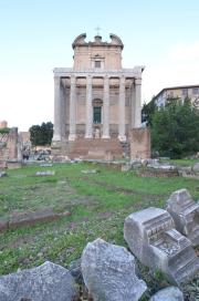 Forum Romanum - Tempio de Antonino e Faustina Forum Romanum - Tempio de Antonino e Faustina