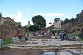 Tempio del divo Giulio - Cesar's Temple Tempio del divo Giulio - Cesar's Temple