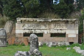 Foro Romano - Trabeazione dell'ordine inferiore della Basilica Emilia