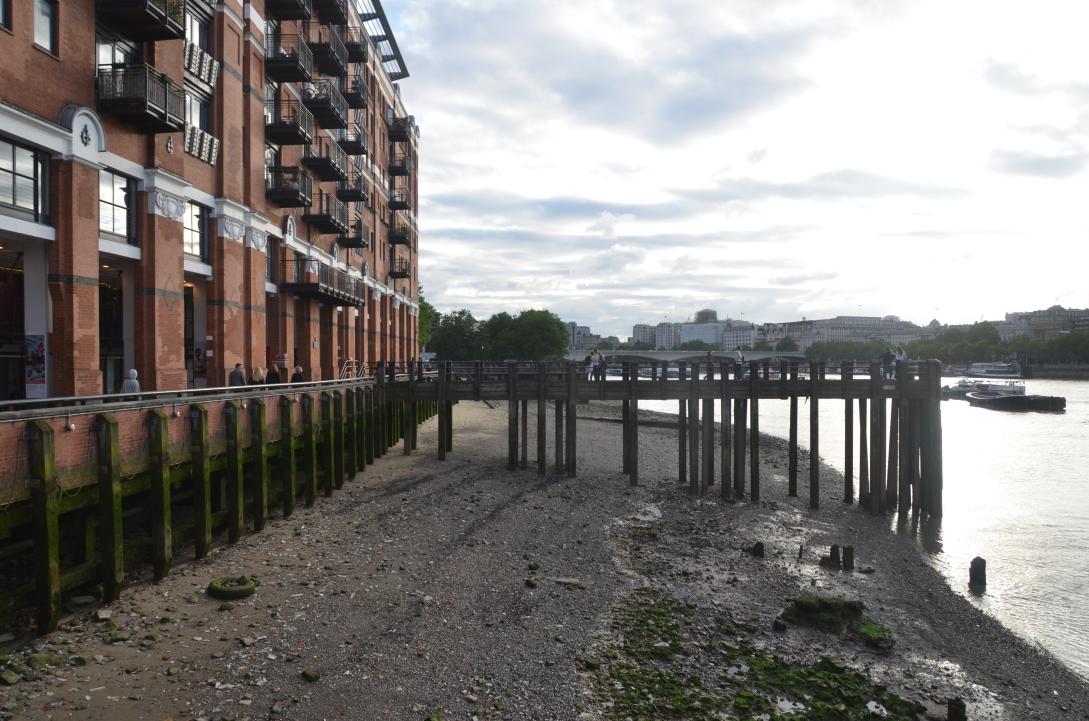 View over river Thames west/