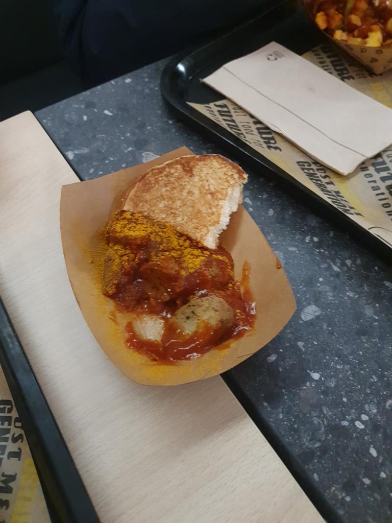 Veganer Currywurst bei Vincent Vegan