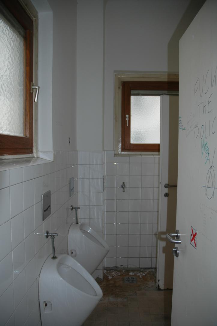 fsinf treitlstrasse 3 pissoir 2006