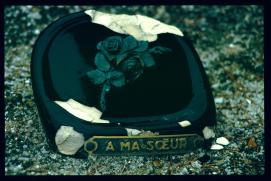 Frankreich/France 1994/Bretagne/Sainte-Anne d'Auray?/cimetière/detail/'à ma soeur'/public Frankreich/France 1994/Bretagne/Sainte-Anne d'Auray?/cimetière/detail/'à ma soeur'/public