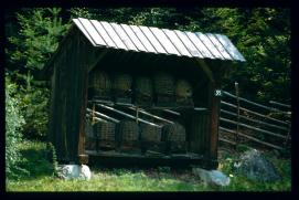 Oesterreich-Reise Juli 1991/Freilichtmuseum oesterreichischer Hoefe Stuebing/Open Air Museum of Austrian Farmyards/Granges/Bienenstock/bee hive