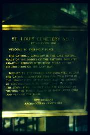 USA Weihnachten 1993/1994/New Orleans, LA/'St. Louis Cemetery No. 1/Established 1789/Welcome to this holy place./The catholic cemetery is the last resting /place of the bodies of the faithful departed/awaiting reunion with their souls at the/resurrection on the last day./Blessed by the church and dedicated to god/the catholic cemetery testifies to a faith in/the immortality of the soul and the promise/of resurrection with christ, the lord. Here/the living find comfort and are consoled by/visiting the burial places of their loved ones/and praying for them./New Orleans Archdiocesan Cemeteries'