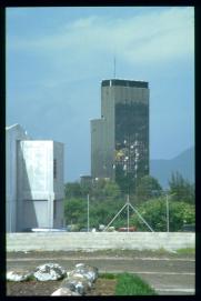 El Salvador 1995/bloque de oficinas destruido en la guerra civil 