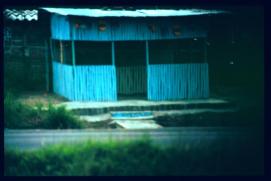 El Salvador 1995/venta vacia al borde de la carretera/unscharf/oof