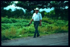El Salvador 1995/Señor con machete