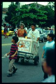 El Salvador 1995/procesión/heladero